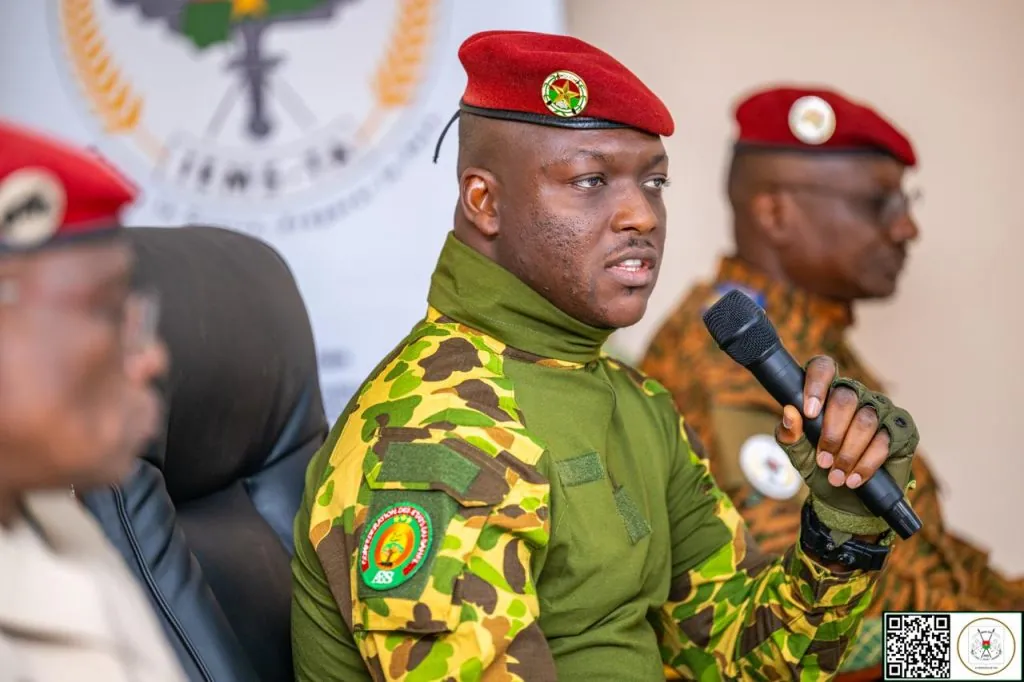« Nous devons nous servir de la guerre pour développer notre outil de défense », indique le Capitaine Ibrahim TRAORÉ.