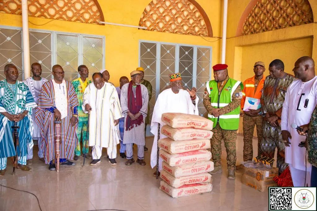 Faso Mêbo : quand le Mogho Naaba appuie et appelle à la solidarité nationale.