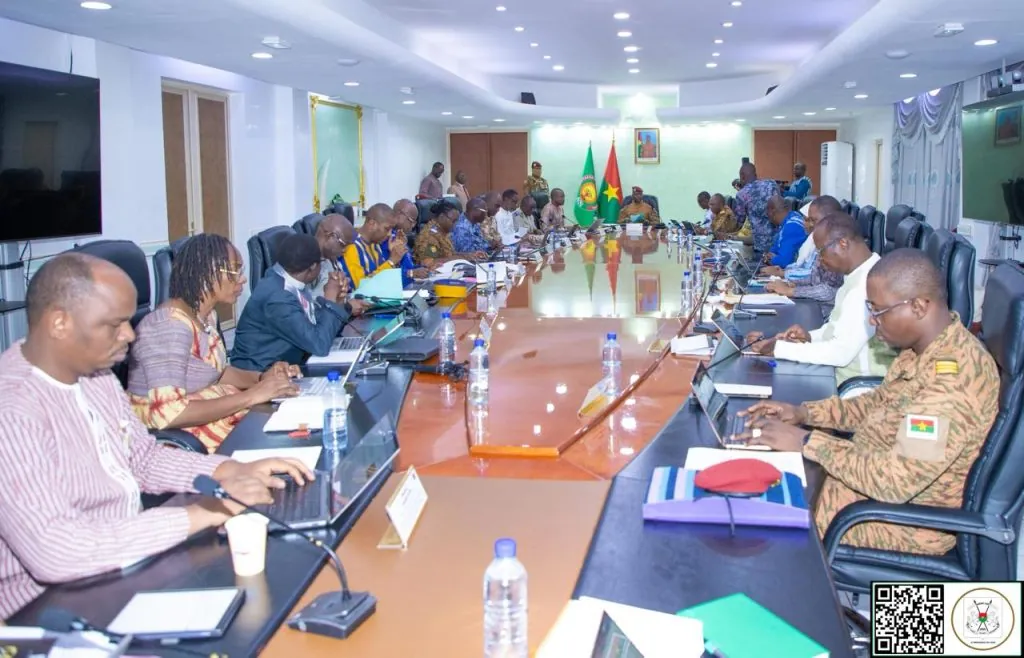 CONSEIL DES MINISTRES : Le Capitaine Ibrahim TRAORÉ poursuit la cadence sociale et structurelle.