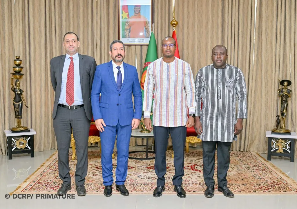 Coopération Burkina Faso – Maroc : le Premier ministre échange avec l’ambassadeur marocain.