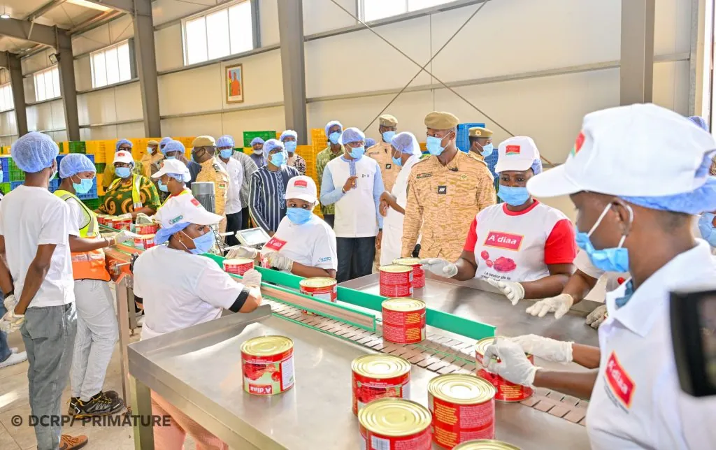 Industrie : le Premier ministre visite l’usine de tomates SOBTO à Bobo.